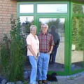 Herr und Frau Köhler vor der Firma